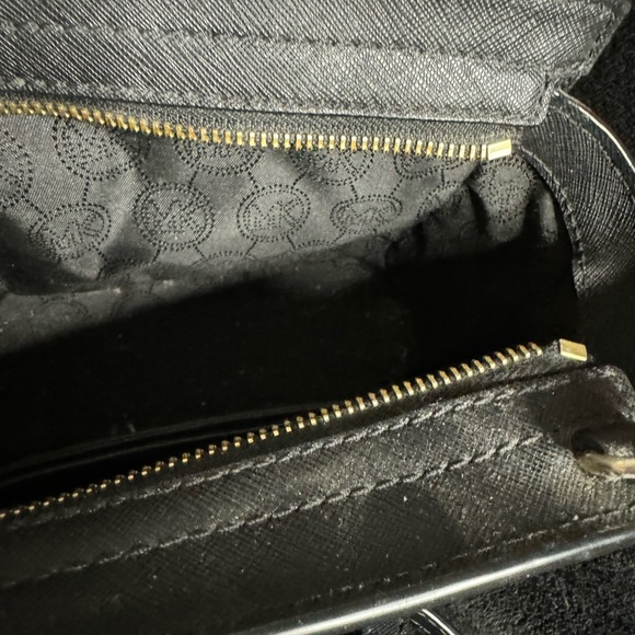 Michael Kors Crossbody - Picture 5 of 8